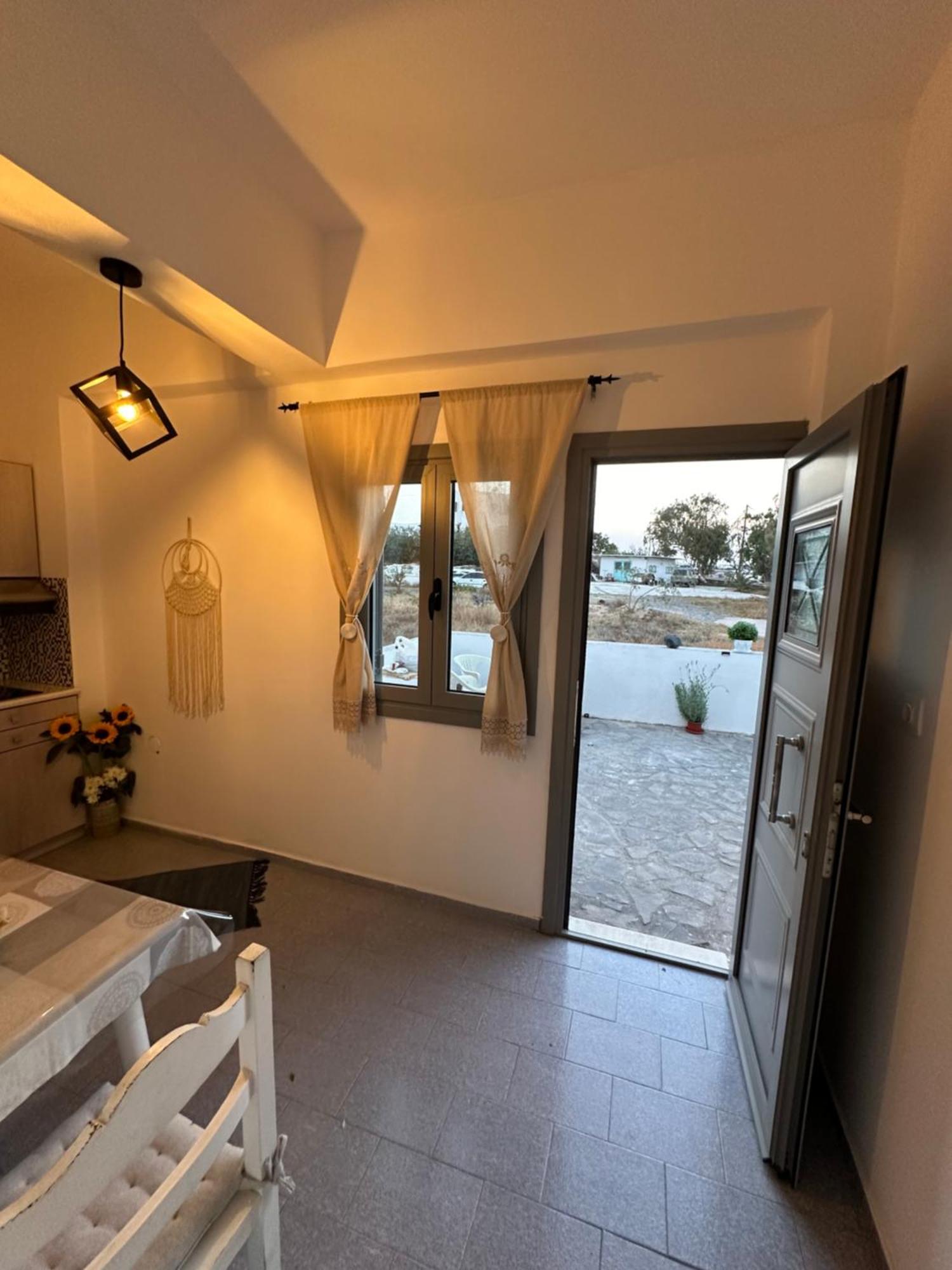 Nicole Rooms Santorini Vóthon Eksteriør bilde