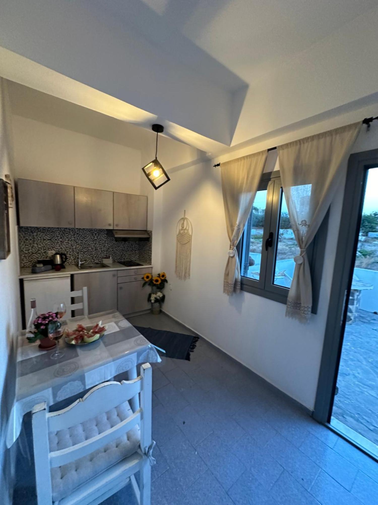 Nicole Rooms Santorini Vóthon Eksteriør bilde