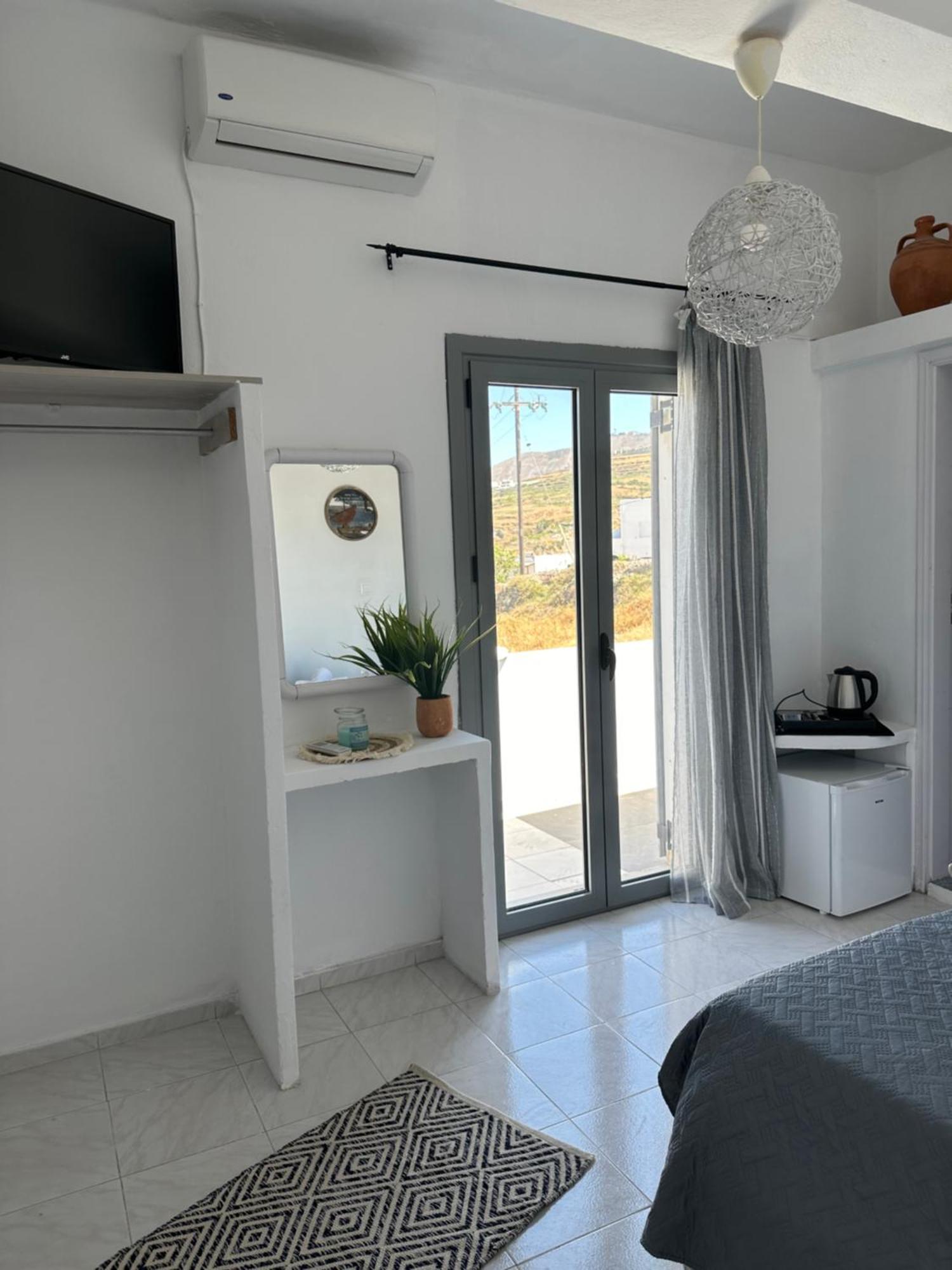 Nicole Rooms Santorini Vóthon Eksteriør bilde