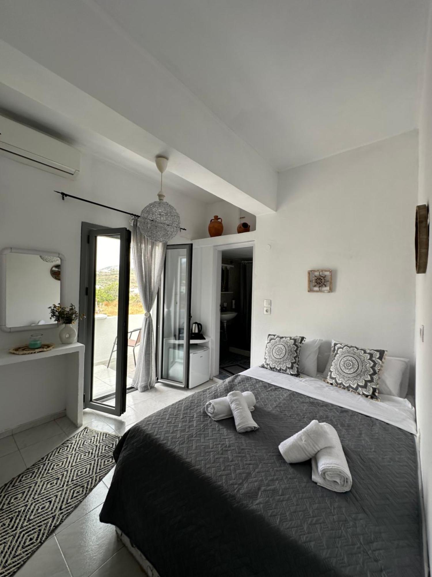 Nicole Rooms Santorini Vóthon Eksteriør bilde